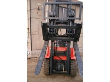 倾翻夹01_临沂叉车属具厂家